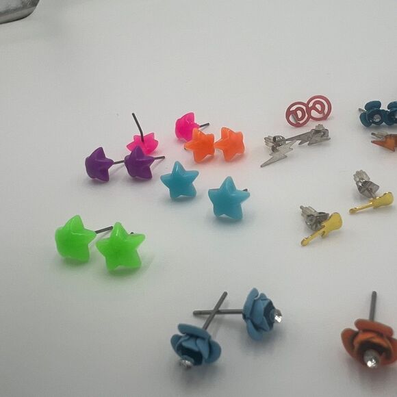 Earring Lot - 20 Pair and 8 Singles of Fun and Funky Stud Earrings - Picture 8 of 11